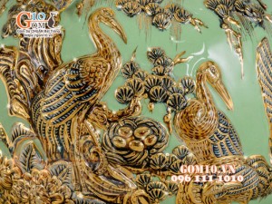 Bình hút tài lộc Tùng Hạc Diên Niên đắp nổi vẽ vàng 24k, nền xanh ngọc - cao 30cm