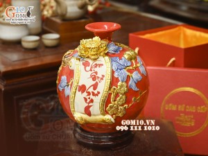 Bình hút tài lộc Vạn Sự Như Ý đắp nổi dát vàng, nền đỏ, cao 28cm