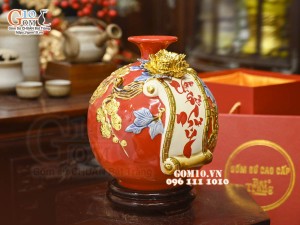 Bình hút tài lộc Vạn Sự Như Ý đắp nổi dát vàng, nền đỏ, cao 28cm