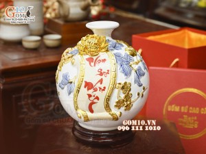 Bình hút tài lộc Vạn Sự Như Ý đắp nổi dát vàng, nền trắng, cao 28cm