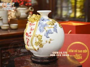 Bình hút tài lộc Vạn Sự Như Ý đắp nổi dát vàng, nền trắng, cao 28cm