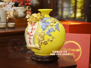 Bình hút tài lộc Vạn Sự Như Ý đắp nổi dát vàng, nền vàng, cao 22cm