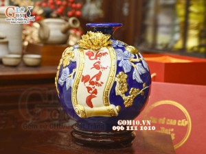 Bình hút tài lộc Vạn Sự Như Ý đắp nổi dát vàng, nền xanh coban, cao 22cm