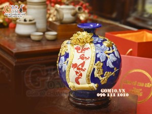 Bình hút tài lộc Vạn Sự Như Ý đắp nổi dát vàng, nền xanh coban, cao 28cm