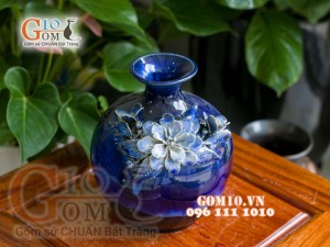 Bình hút tài lộc xanh men hỏa biến đắp nổi cánh hoa, cao 23cm