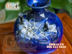 Bình hút tài lộc xanh men hỏa biến đắp nổi cánh hoa, cao 23cm
