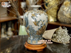 Mai bình men rạn đắp nổi Công Đào Phú Quý, cao 33cm