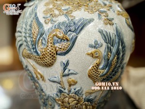 Mai bình men rạn đắp nổi Công Đào Phú Quý, cao 33cm