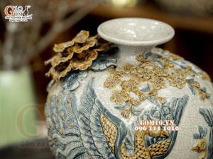 Mai bình men rạn đắp nổi Công Đào Phú Quý, cao 33cm