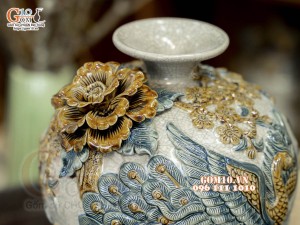 Mai bình men rạn đắp nổi Công Đào Phú Quý, cao 33cm