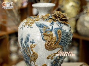 Mai bình men rạn đắp nổi Công Đào Phú Quý kênh, cao 50cm