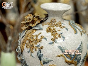 Mai bình men rạn đắp nổi Công Đào Phú Quý kênh, cao 50cm