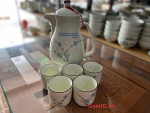 Bình nước 1.5l kèm 5 chén in logo hàng dư