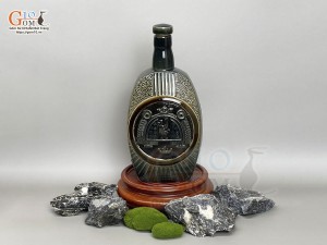 Bình rượu gốm men màu xanh đá khắc nổi Đông Sơn, 750ml