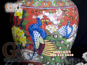 Bình thạp cổ nền đỏ vẽ Tứ Quý Khổng Tước, cao 42cm