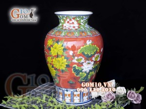 Bình thạp cổ nền đỏ vẽ Tứ Quý Khổng Tước, cao 42cm