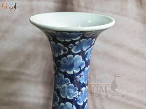 Bình tỏi cổ cao men lam cổ vẽ cảnh Long ẩn nền băng, cao 36cm