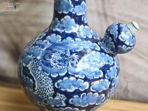 Bình tỏi cổ cao men lam cổ vẽ cảnh Long ẩn nền băng, cao 36cm