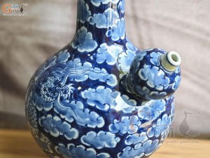 Bình tỏi cổ cao men lam cổ vẽ cảnh Long ẩn nền băng, cao 36cm