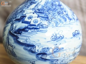 Bình tỏi cổ cao men lam cổ vẽ cảnh Sơn Thủy, cao 36cm