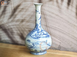 Bình tỏi cổ cao men lam cổ vẽ cảnh Sơn Thủy, cao 36cm