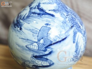 Bình tỏi cổ cao men lam cổ vẽ cảnh Sơn Thủy, cao 36cm