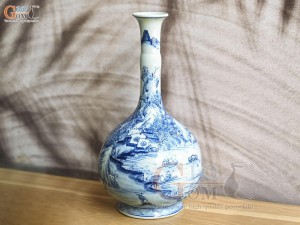 Bình tỏi cổ cao men lam cổ vẽ cảnh Sơn Thủy, cao 36cm