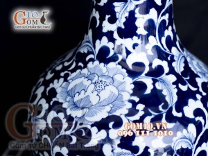 Bình tỏi cổ nền xanh vẽ hoa dây, cao 45cm