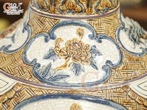 Bình tỏi cổ thẳng men rạn đắp nổi tứ cảnh Tùng Cúc Sen Mai, cao 70cm