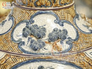 Bình tỏi cổ thẳng men rạn đắp nổi tứ cảnh Tùng Cúc Sen Mai, cao 70cm