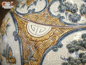 Bình tỏi cổ thẳng men rạn đắp nổi tứ cảnh Tùng Cúc Sen Mai, cao 70cm