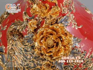 Bình tỏi Công Đào đắp nổi vẽ vàng 24k, nền đỏ - cao 80cm