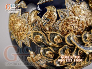 Bình tỏi Công Đào đắp nổi vẽ vàng 24k, nền xanh coban - cao 40cm