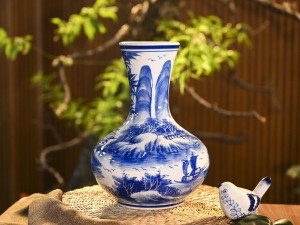 Bình tỏi dẹt men trắng vẽ Công Trúc Sơn Thủy, cao 31cm