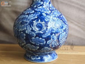 Bình tỏi men lam cổ vẽ cảnh Long ẩn nền băng, cao 36cm