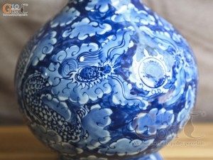 Bình tỏi men lam cổ vẽ cảnh Long ẩn nền băng, cao 36cm