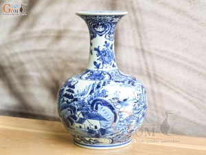 Bình tỏi men lam cổ vẽ cảnh Sơn Thủy, cao 26cm