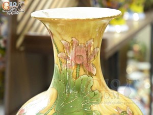 Bình tỏi men màu cảnh Hoa Sen Phú Qúy vẽ vàng 24k, cao 45cm
