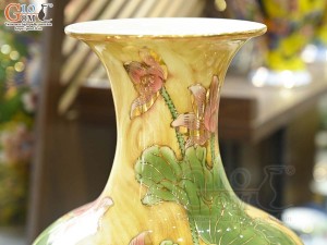 Bình tỏi men màu cảnh Hoa Sen Phú Qúy vẽ vàng 24k, cao 45cm