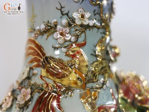 Bình tỏi men vân mây đắp nổi Công Đào Phú Quý kênh vẽ vàng 24k, cao 60cm