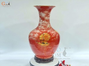 Bình tỏi men màu họa tiết Thuận Buồm Xuôi gió nền đỏ, vẽ vàng 24k, cao 44cm