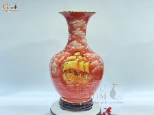 Bình tỏi men màu họa tiết Thuận Buồm Xuôi gió nền đỏ, vẽ vàng 24k, cao 44cm