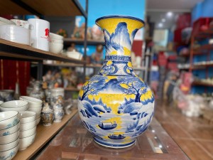 Bình tỏi men màu vẽ cảnh sơn thủy, cao 52cm