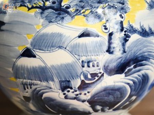 Bình tỏi men màu vẽ cảnh Sơn Thuỷ Hữu Tình, cao 52cm