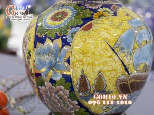 Bình tỏi men màu vẽ vàng 24k, họa tiết 2 mặt cảnh Thuận Buồm Xuôi Gió và Công Đào Phú Quý, nền vàng cao 45cm