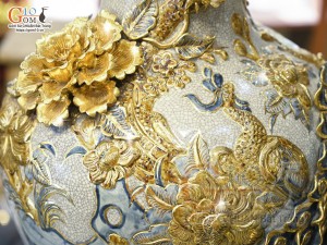 Bình tỏi men rạn đắp nổi Công Danh Phú Quý kênh vẽ vàng 24k, cao 52cm