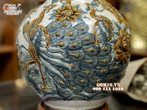 Bình tỏi men rạn đắp nổi Công Đào Phú Quý, cao 45cm