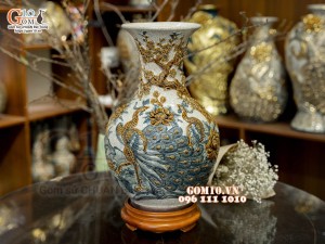 Bình tỏi men rạn đắp nổi Công Đào Phú Quý, cao 45cm