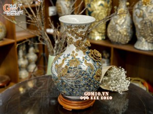 Bình tỏi men rạn đắp nổi Công Đào Phú Quý kênh, cao 45cm