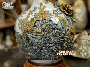 Bình tỏi men rạn đắp nổi Công Đào Phú Quý kênh, cao 45cm